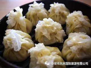 男子去内蒙古旅游点半斤烧麦后懵了：一场意想不到的美食“惊吓”
