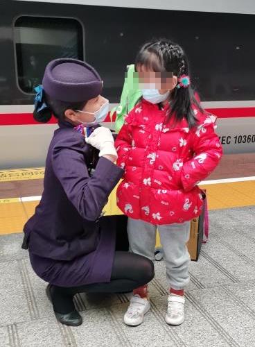 女孩被火车撞致身亡