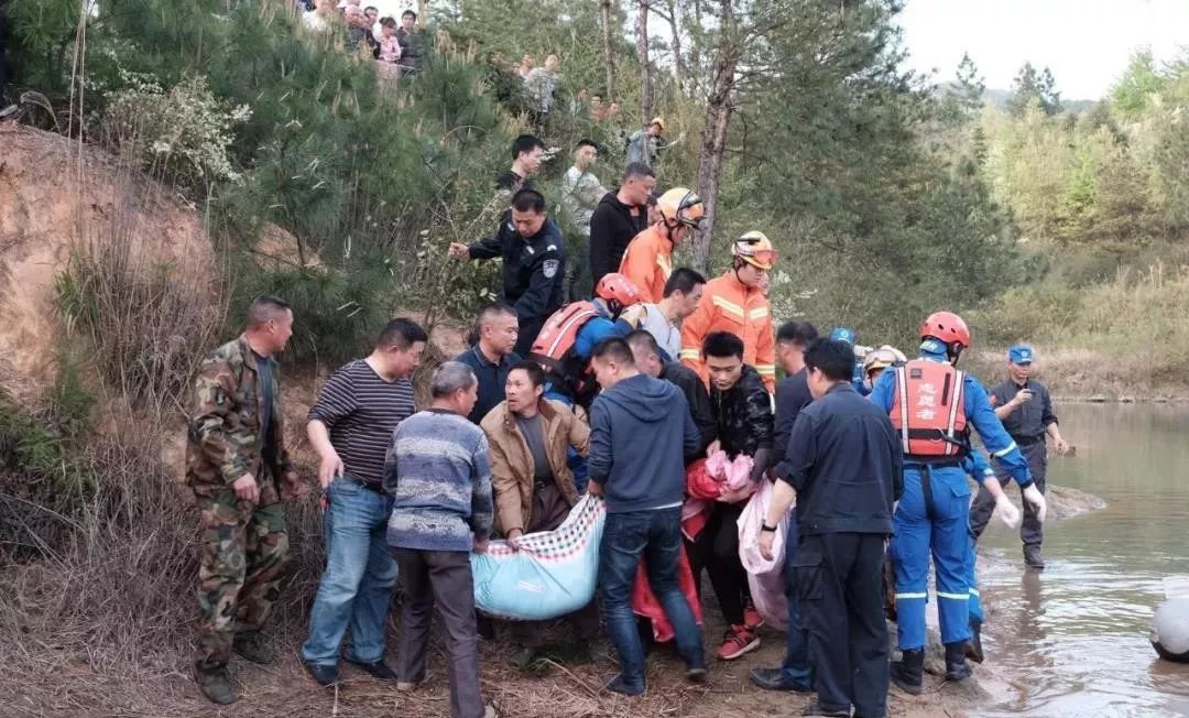 1家3口溺水1人遇难