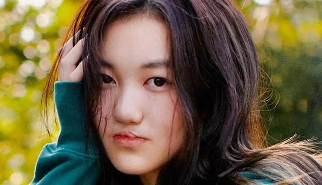 王菲女儿李嫣罕见露面