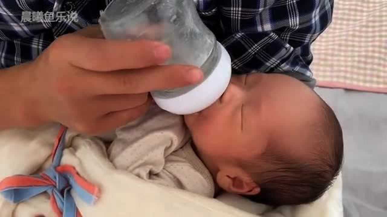 双胞胎宝妈又生三胞胎 奶粉2天1桶