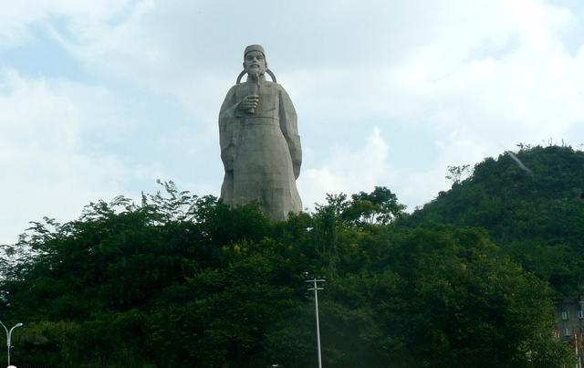 爬大雁塔韩愈雕像