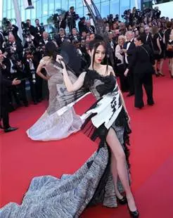 自驾阿姨亮相戛纳