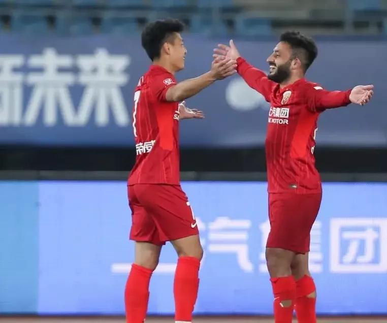 山东泰山客场1-1战平上海海港