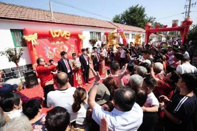 爷爷全职带三胞胎