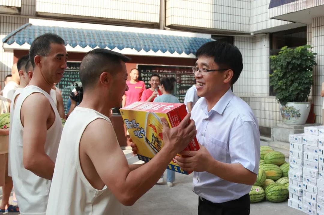 茅台股东大会前夜晚宴 茅台变蓝莓汁