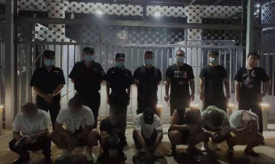 摆拍民政局打架被拘