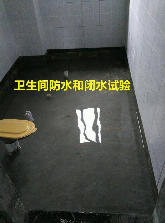 学生掉化粪池 父亲:池上仅木板和砖