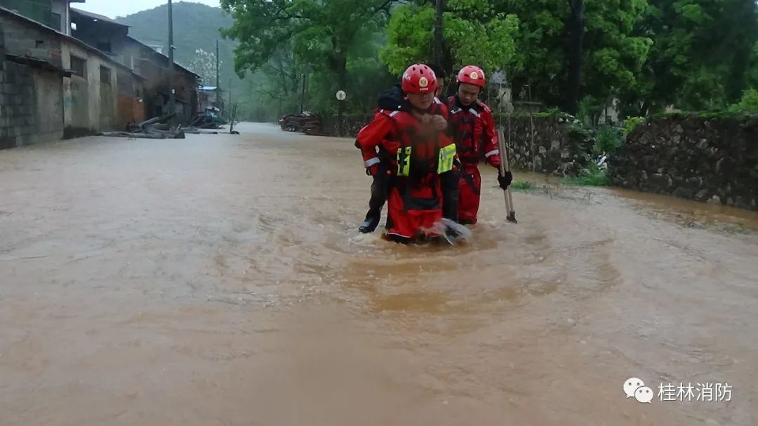 桂林暴雨致印刷厂工人被困系谣言