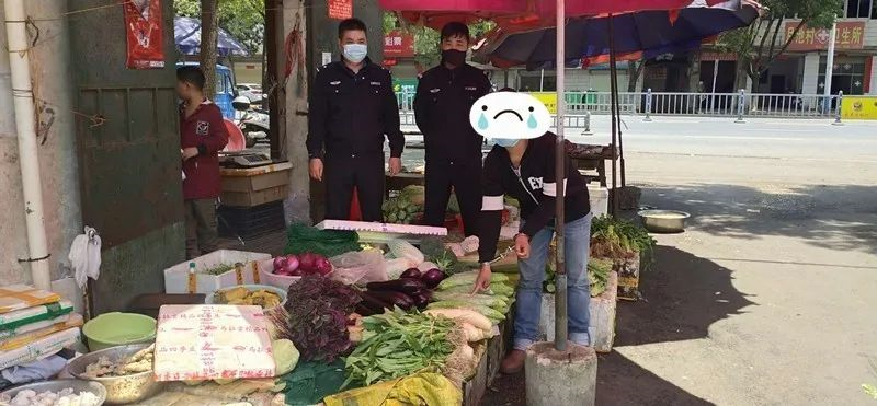 女生520收一屋子花 准备晚上摆摊