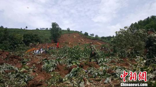 贵州毕节山体滑坡有8户19人被困