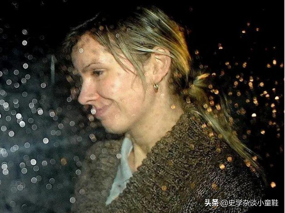 英国男子沙滩挖洞时塌陷被活埋3小时