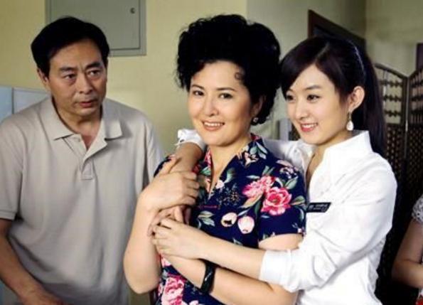 震惊！黄杨钿甜父亲涉故意隐瞒违法生二孩，背后隐藏哪些法律风险？