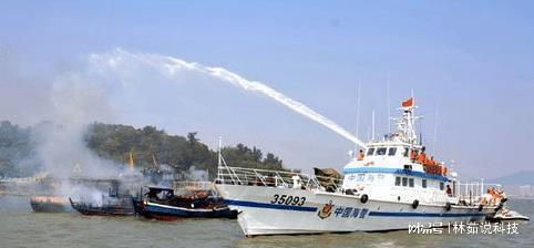 震惊！现场:中国海警用水炮喷射菲律宾船只，南海局势再度升级！