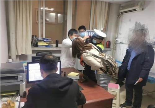 震惊！下班高峰持刀伤17人事件深度解析：凶手动机成谜，市民安全如何保障？