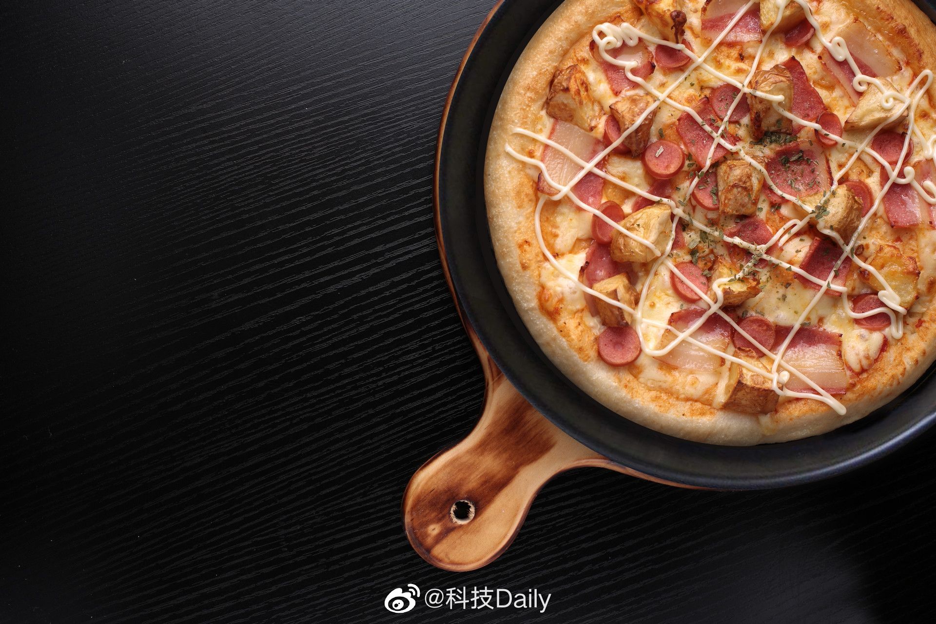 必胜客陷擦边争议！品牌营销翻车还是故意为之？