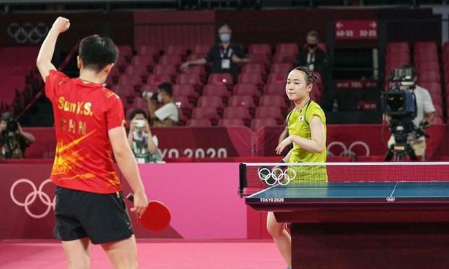 震撼！孙颖莎4-0横扫伊藤美诚，国乒小魔王强势登顶！