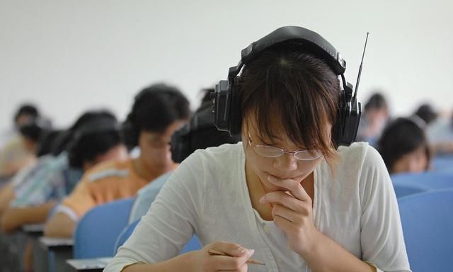 毕业最后一次听力测试响起《再见》：青春终章里最催泪的告别仪式